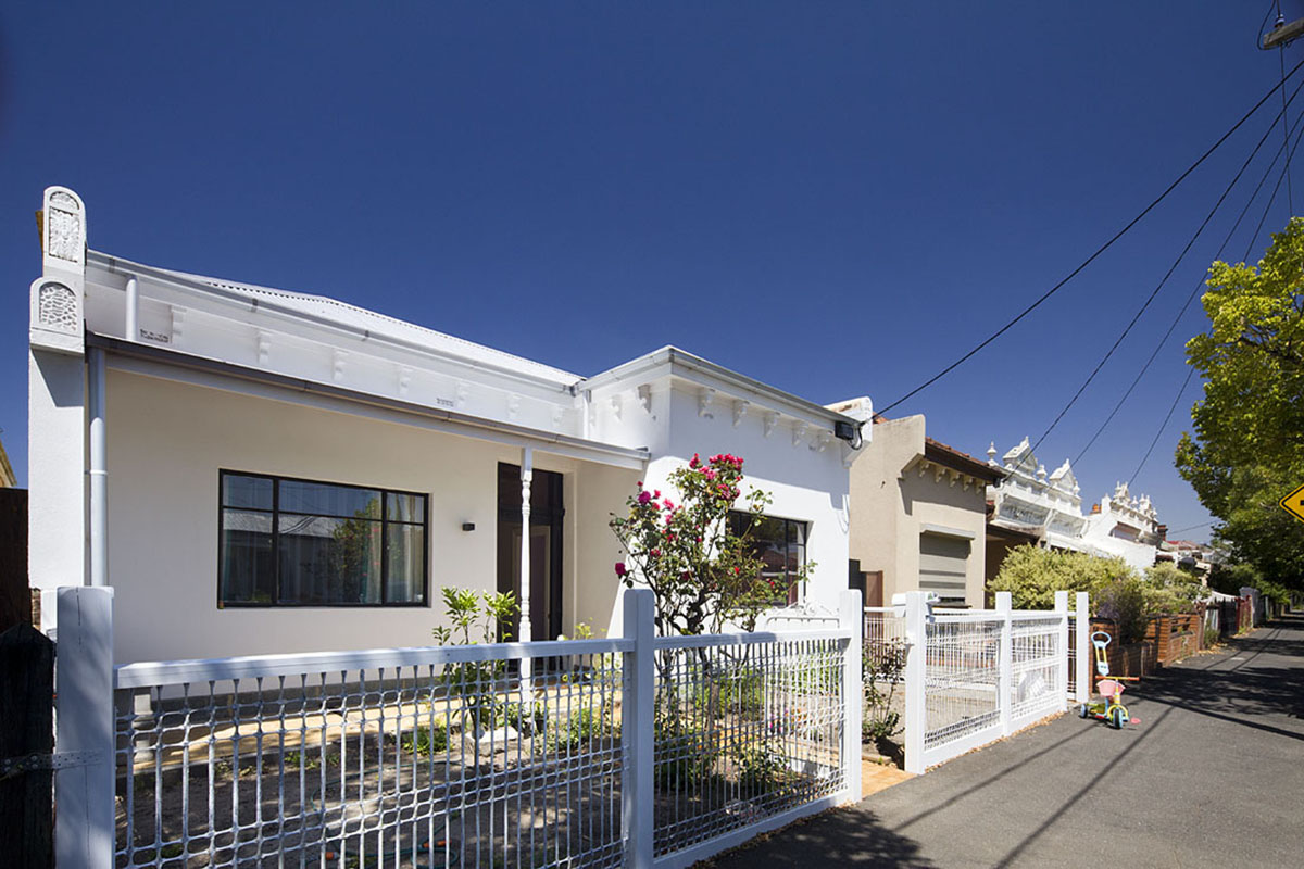 A cloud-shaped extrusion added to facade of old Australian house by McBride Charles Ryan