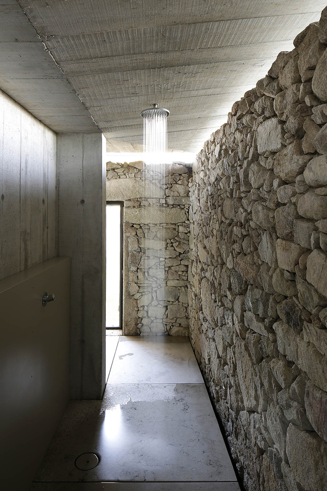 AZO Sequeira Arquitectos Associados converts old Dovecote into a minimal concrete house