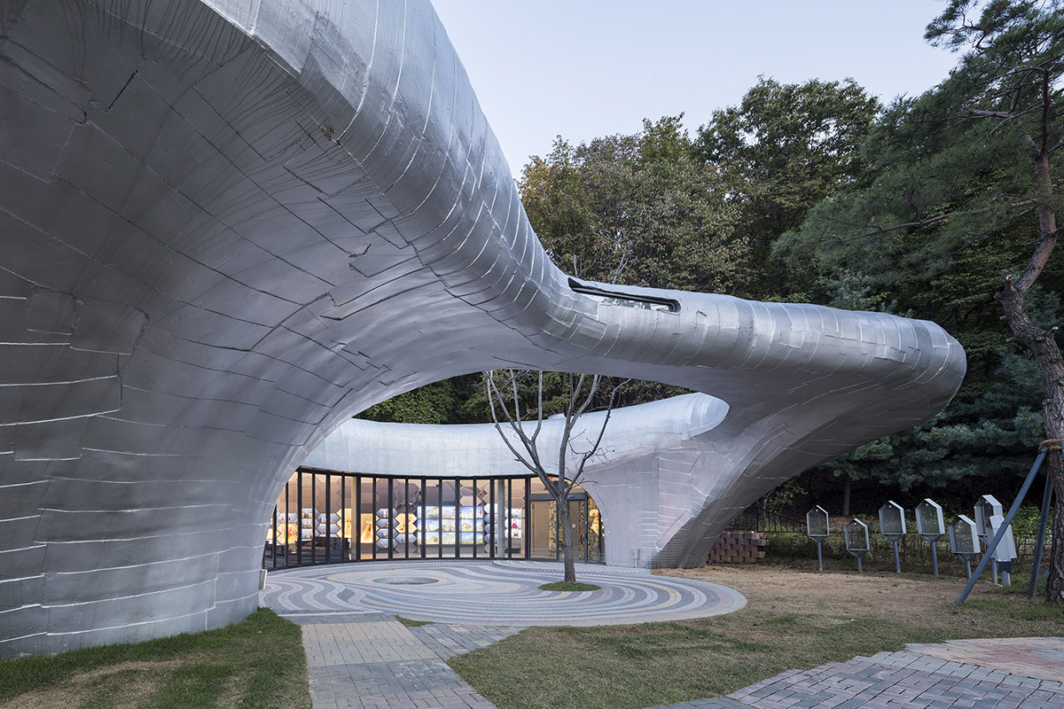 Moon Hoon completes Pino Museum Familia for Pinocchio dolls collector in Seoul