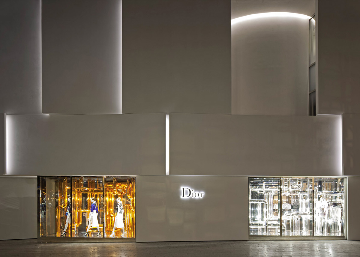 The New Dior Shop In Miami is shining in curved panels designed by Barbarito Bancel Architectes
