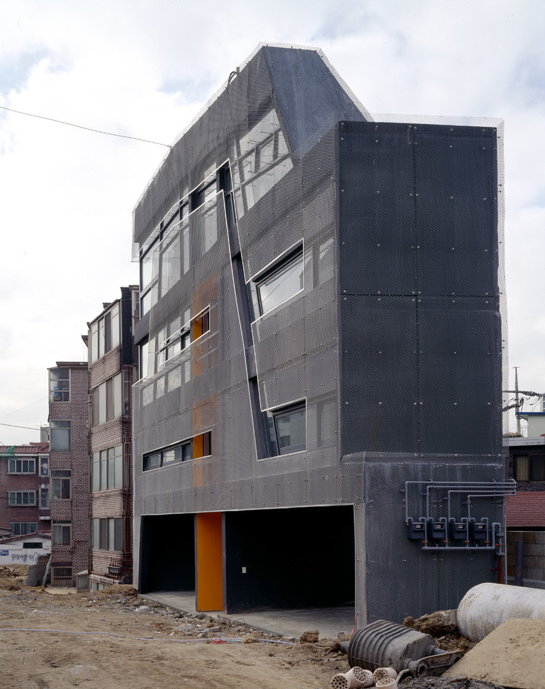 Moon Hoon clads Mookdong Multi House with expanded metal mesh inspired by panty-hose material