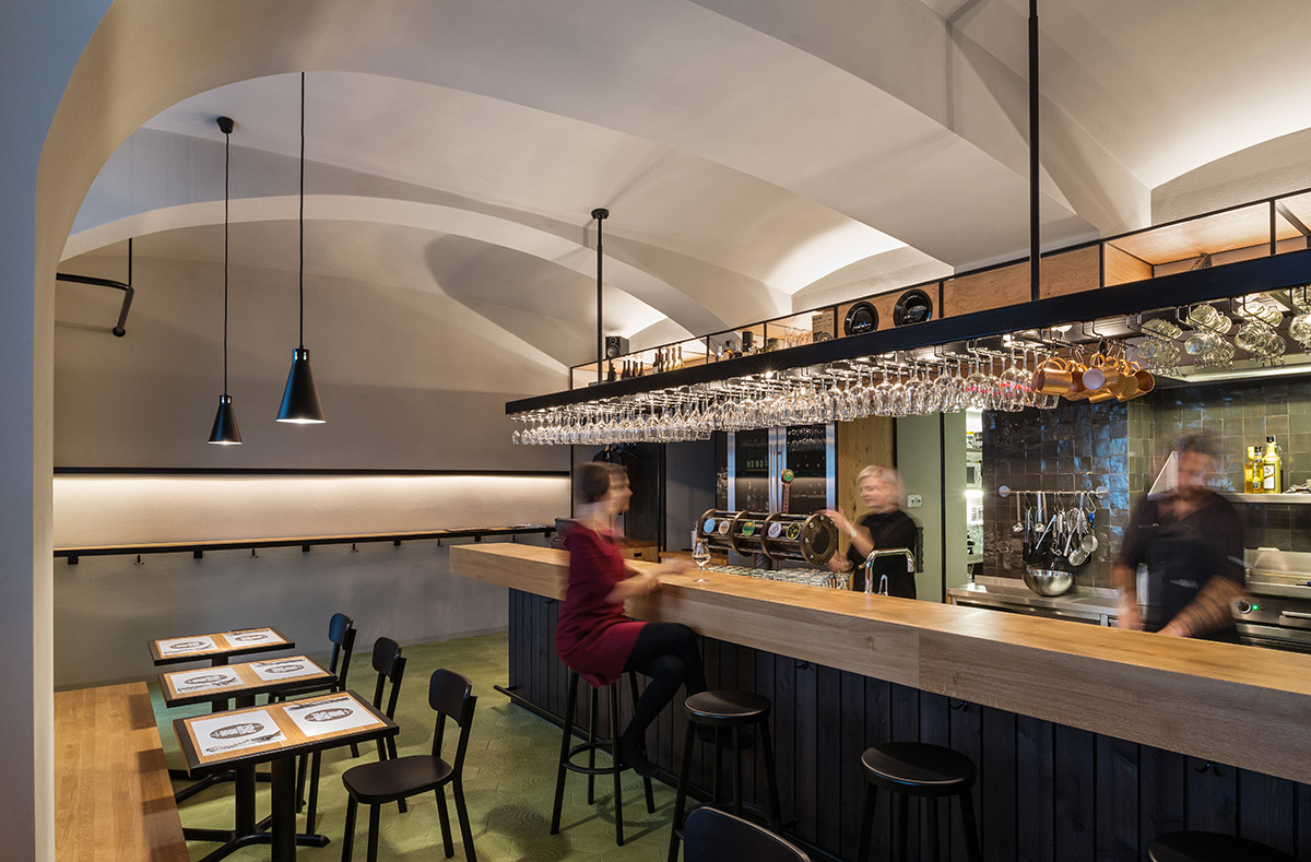 Sue Architects transforms old vacant storefront in Vienna into a small modern Gritzl-Bistro
