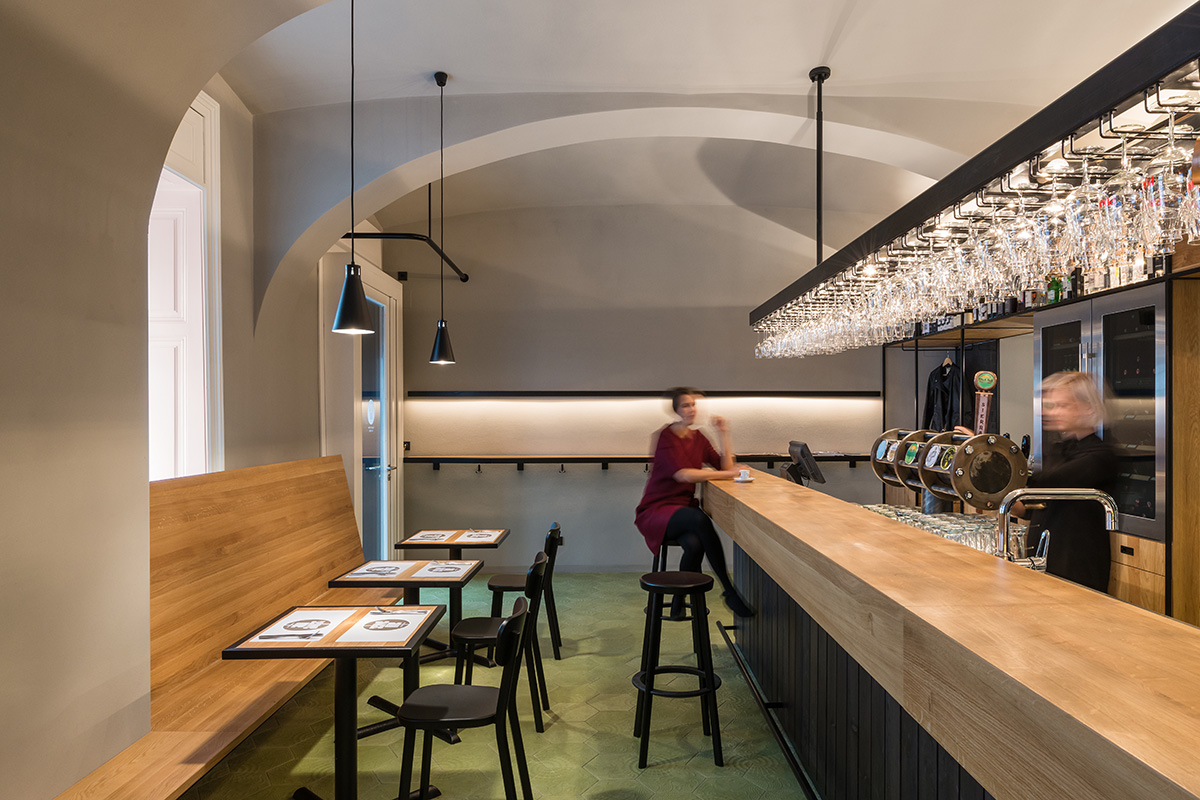 Sue Architects transforms old vacant storefront in Vienna into a small modern Gritzl-Bistro
