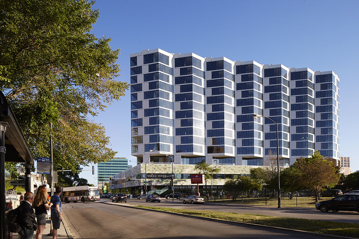 Studio Gang completes City Hyde Park in Chicago, comprised of many irregular patelliform balconies