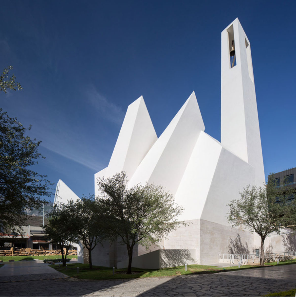 A multifaceted sculptural Parish Church by Moneo Brock settled in mountain landscape of Monterrey