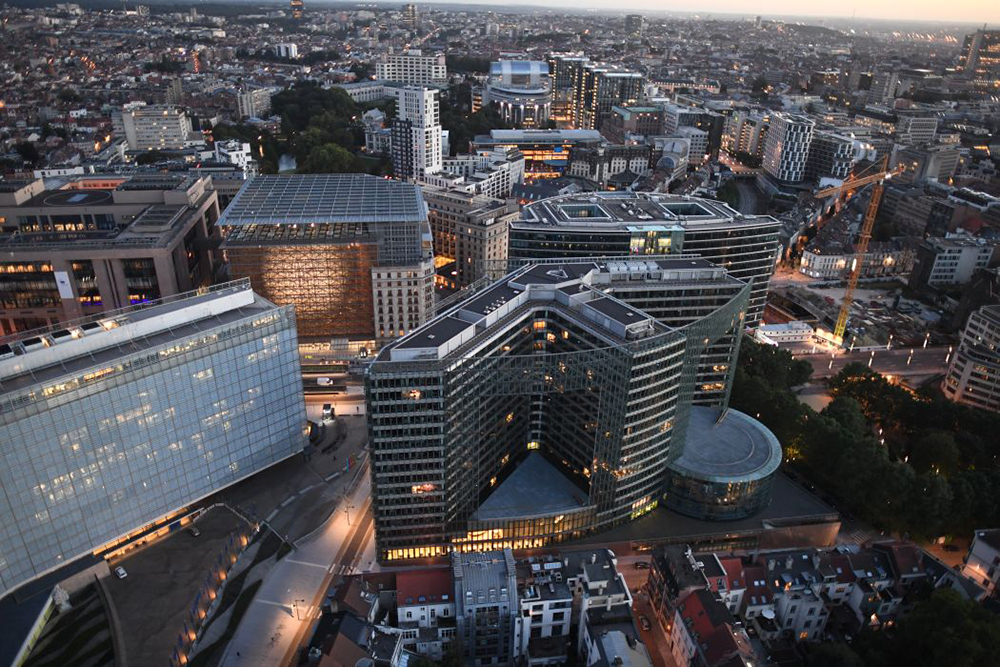 EU Headquarters’ facade is made of harmonised patchwork of oak windows and crystal like glazing