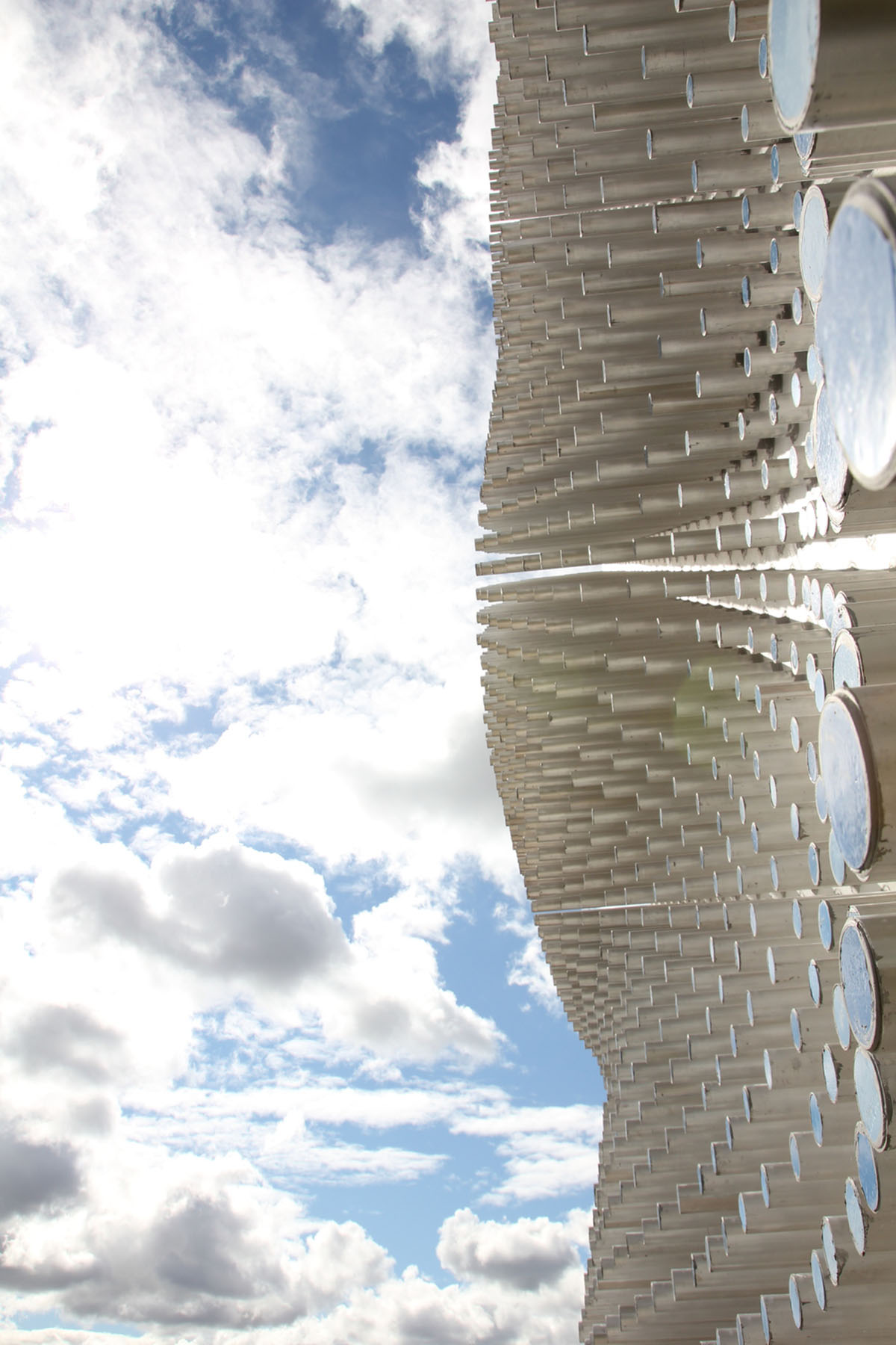 Handegşrd Arkitektur designs ’E-Motion’, a dynamic installation goes beyond 3D materiality