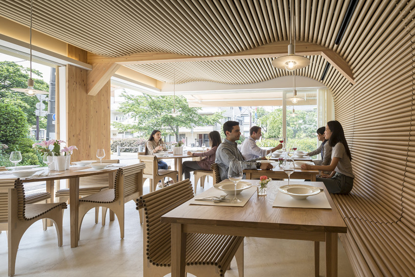 Shigeru Ban Architects combines Vin Sante restaurant with N House at the prominent corner of Tokyo