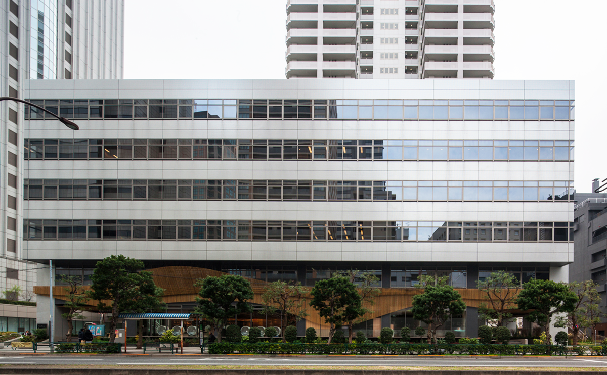 Kengo Kuma designed a wave of bamboo for the interior of ’Pigment’ shop in Tokyo