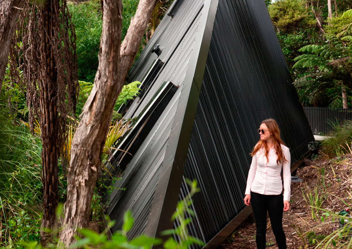 This simple holiday home propels back-to-basics on Auckland&rsquo;s Waiheke Island by Chris Tate