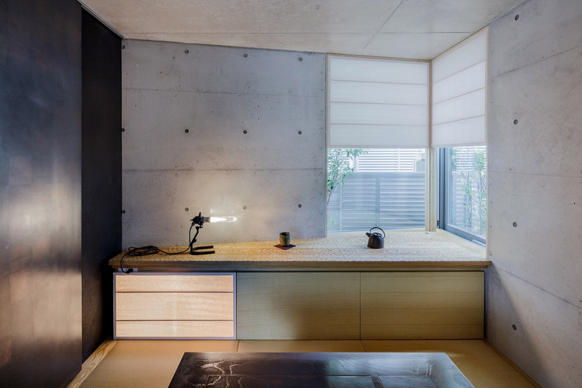 This ill-shaped house was made up of a 100% recyclable concrete in Tokyo by TEKUTO