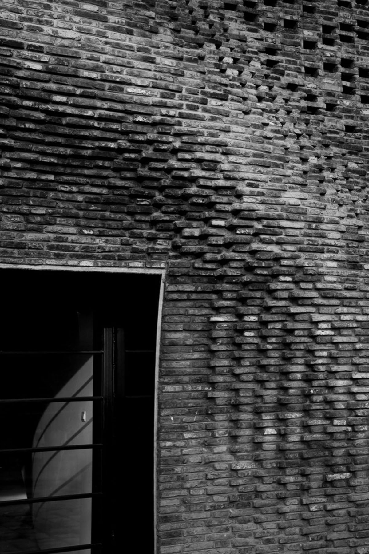 ARCHI-UNION ARCHITECTS USES ROBOTIC MASONRY FABRICATION TECHNIQUE TO THE FACADE OF CHI SHE GALLERY