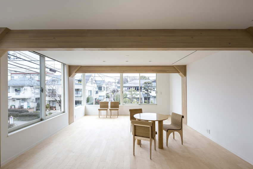 Shigeru Ban Architects combines Vin Sante restaurant with N House at the prominent corner of Tokyo