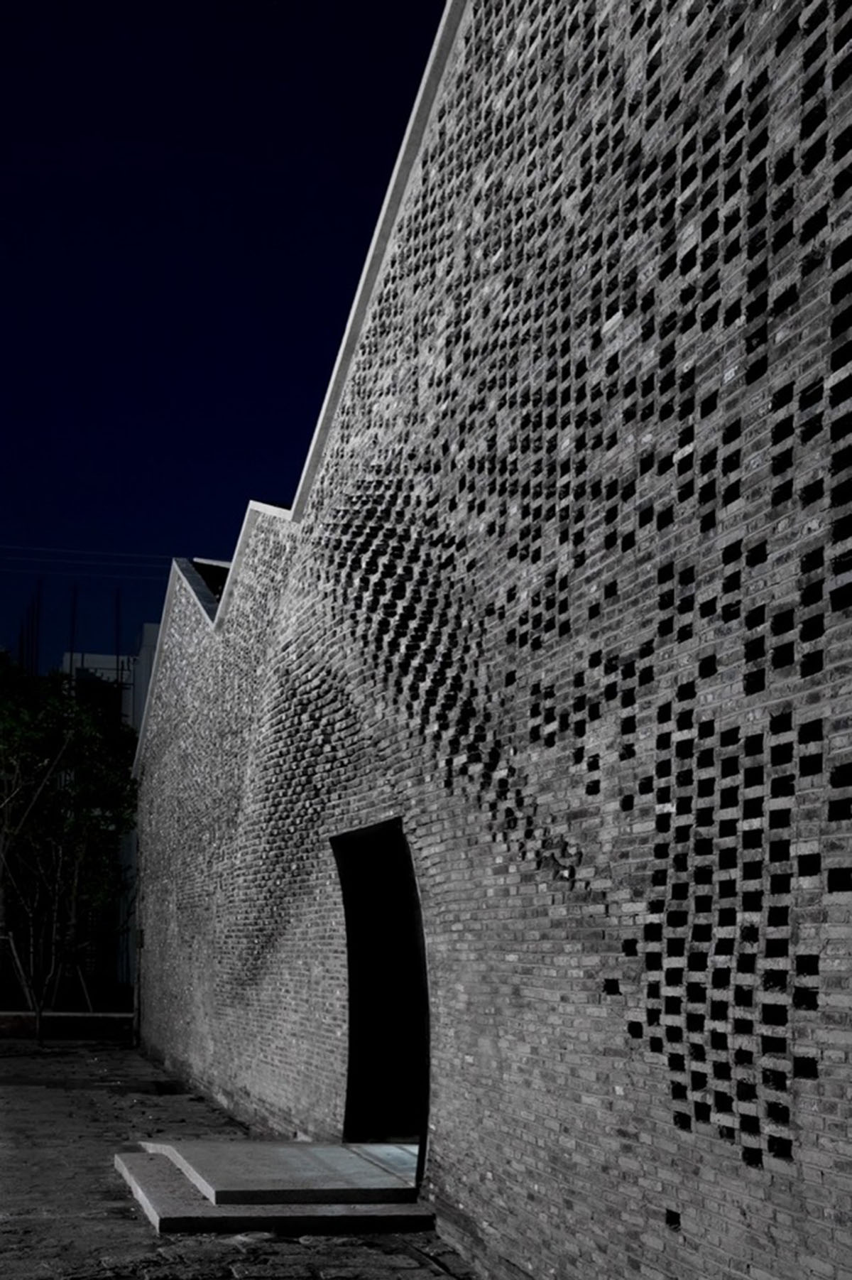 ARCHI-UNION ARCHITECTS USES ROBOTIC MASONRY FABRICATION TECHNIQUE TO THE FACADE OF CHI SHE GALLERY