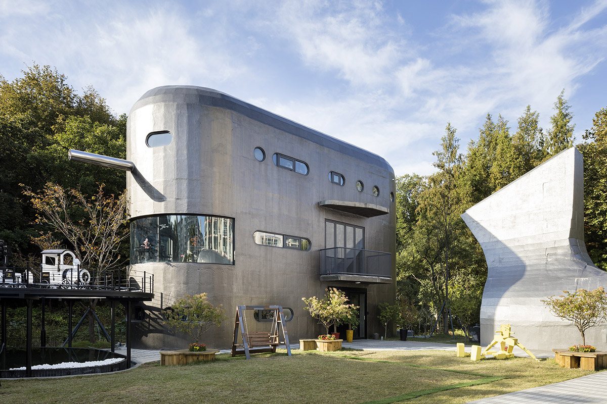 Moon Hoon completes Pino Museum Familia for Pinocchio dolls collector in Seoul