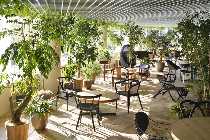 Hiroshi Nakamura & NAP completed a bulbous-formed Start Today Tokyo Office with green infill
