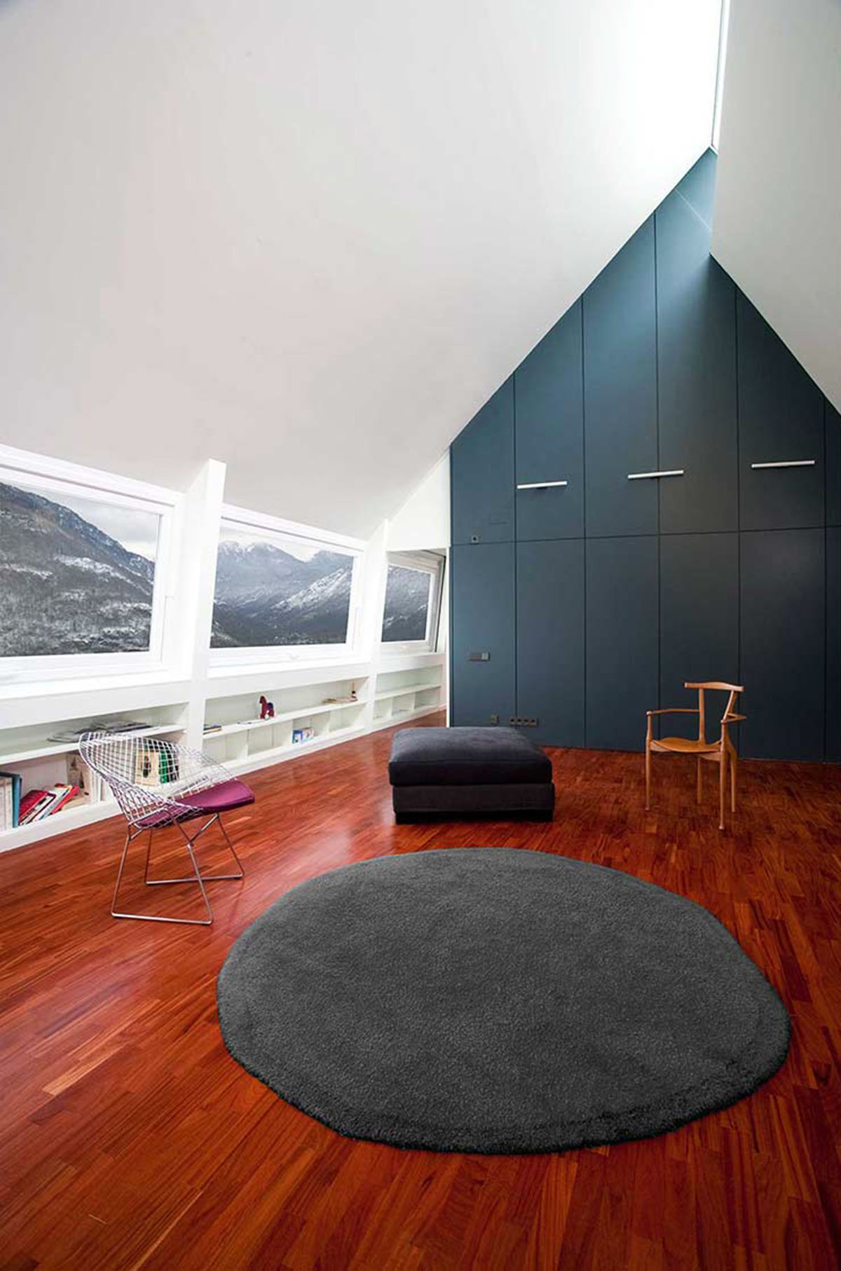 Cadaval & Sola-Morales renovates existing old vernacular house by using dry stone in Spain