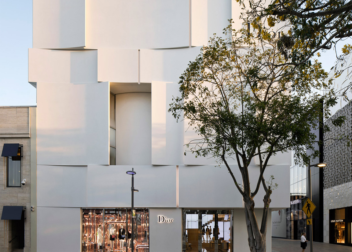 The New Dior Shop In Miami is shining in curved panels designed by Barbarito Bancel Architectes