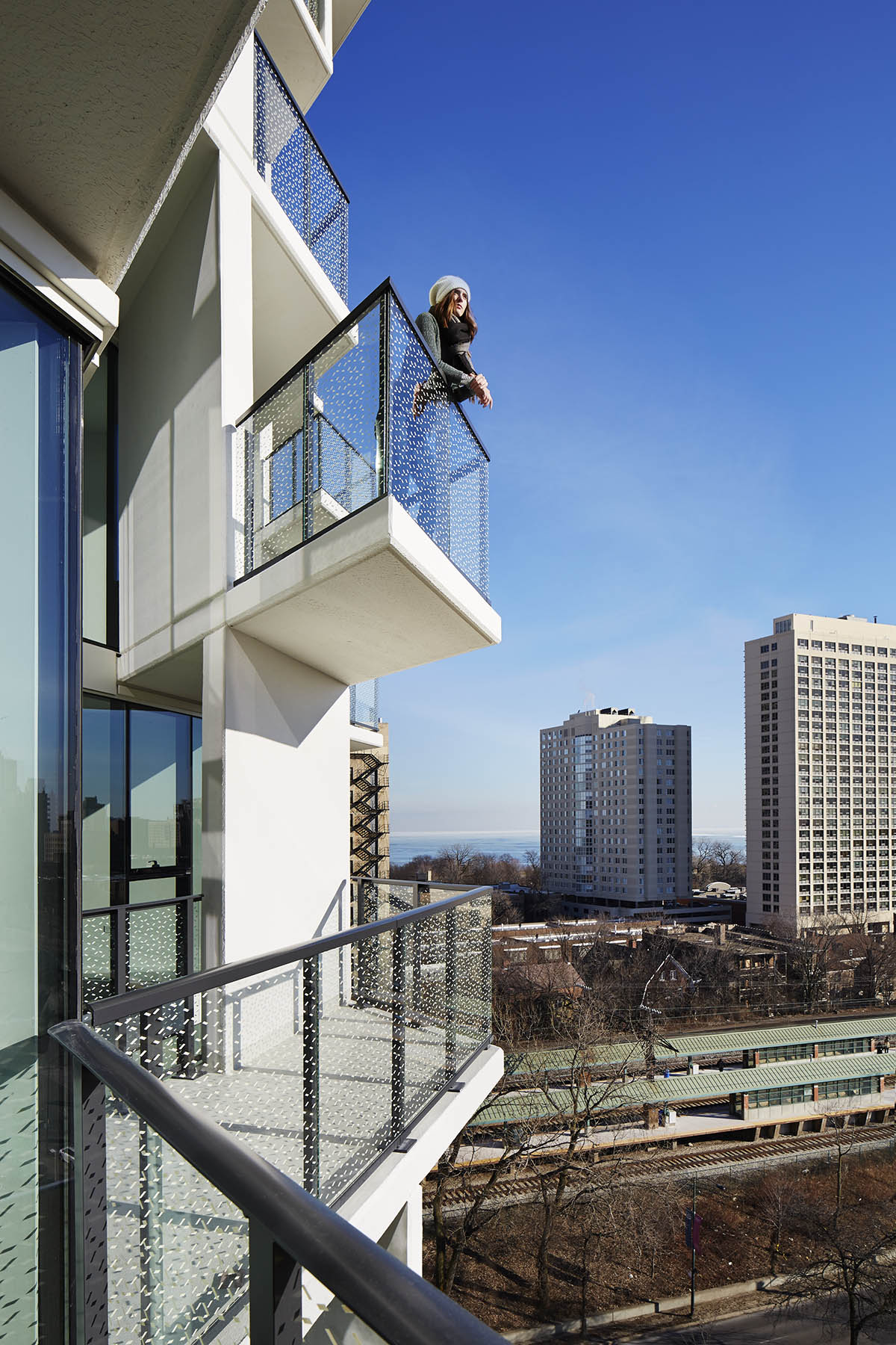 Studio Gang completes City Hyde Park in Chicago, comprised of many irregular patelliform balconies