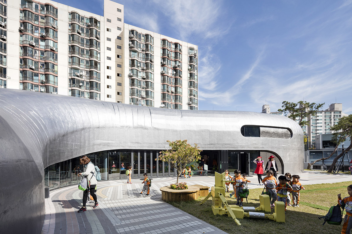 Moon Hoon completes Pino Museum Familia for Pinocchio dolls collector in Seoul