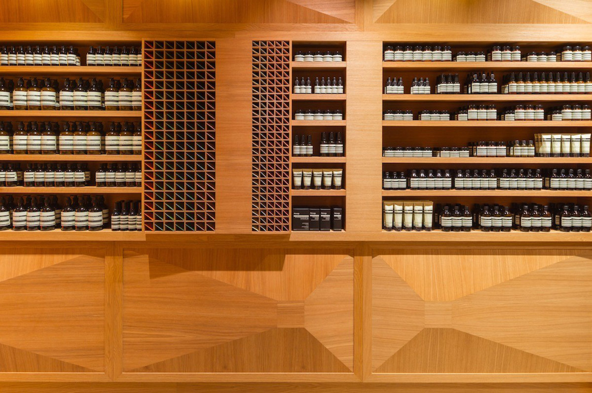 Snøhetta completed new Aesop Homansbyen store inspired from traditional woodworking technique