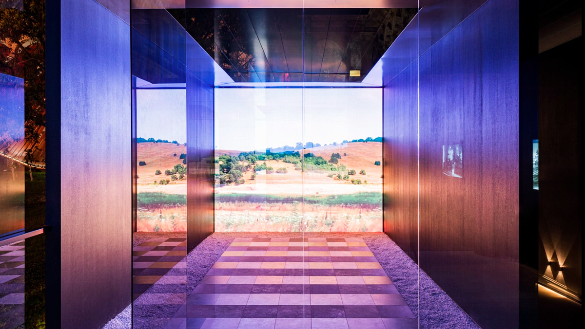 Parisotto+Formenton’s fully mirrored pavilion inspired by an emblematic scene of La Notte film