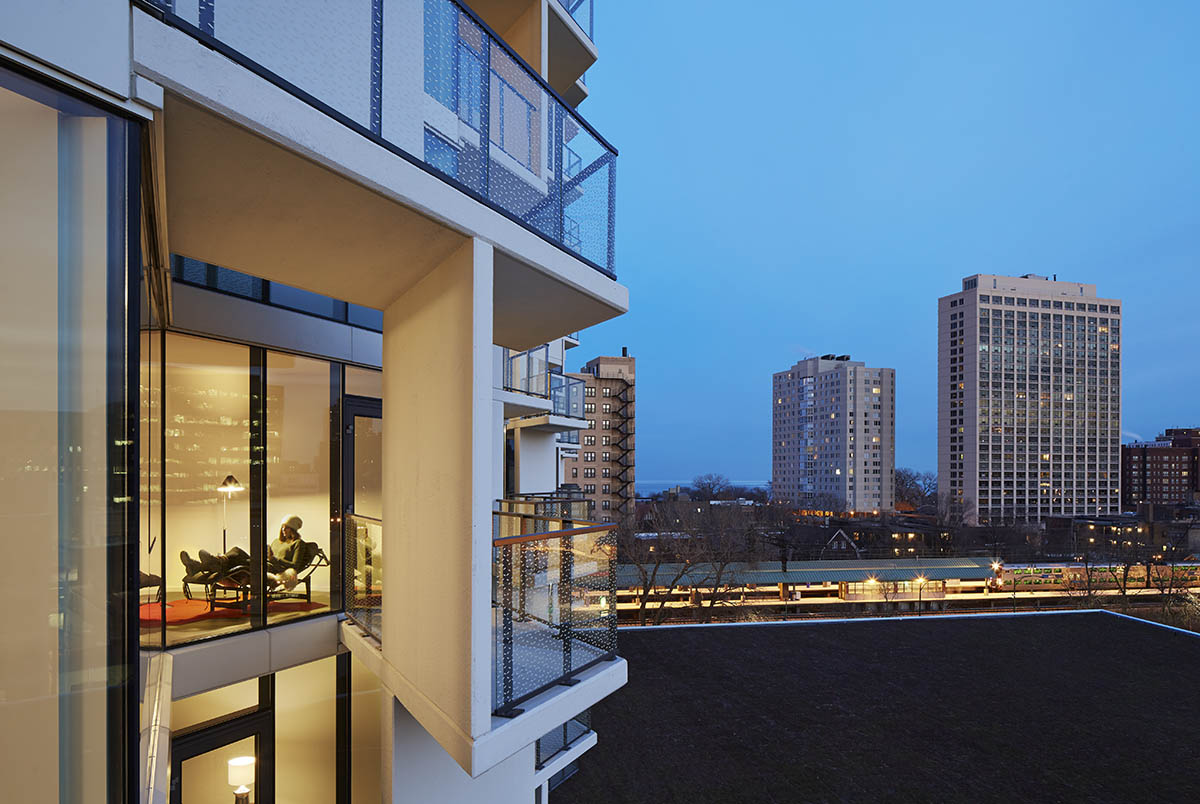 Studio Gang completes City Hyde Park in Chicago, comprised of many irregular patelliform balconies