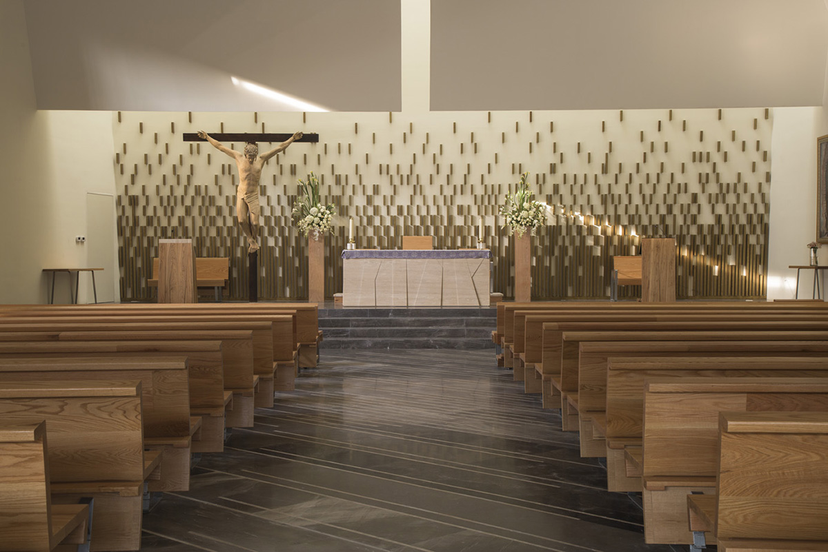 A multifaceted sculptural Parish Church by Moneo Brock settled in mountain landscape of Monterrey