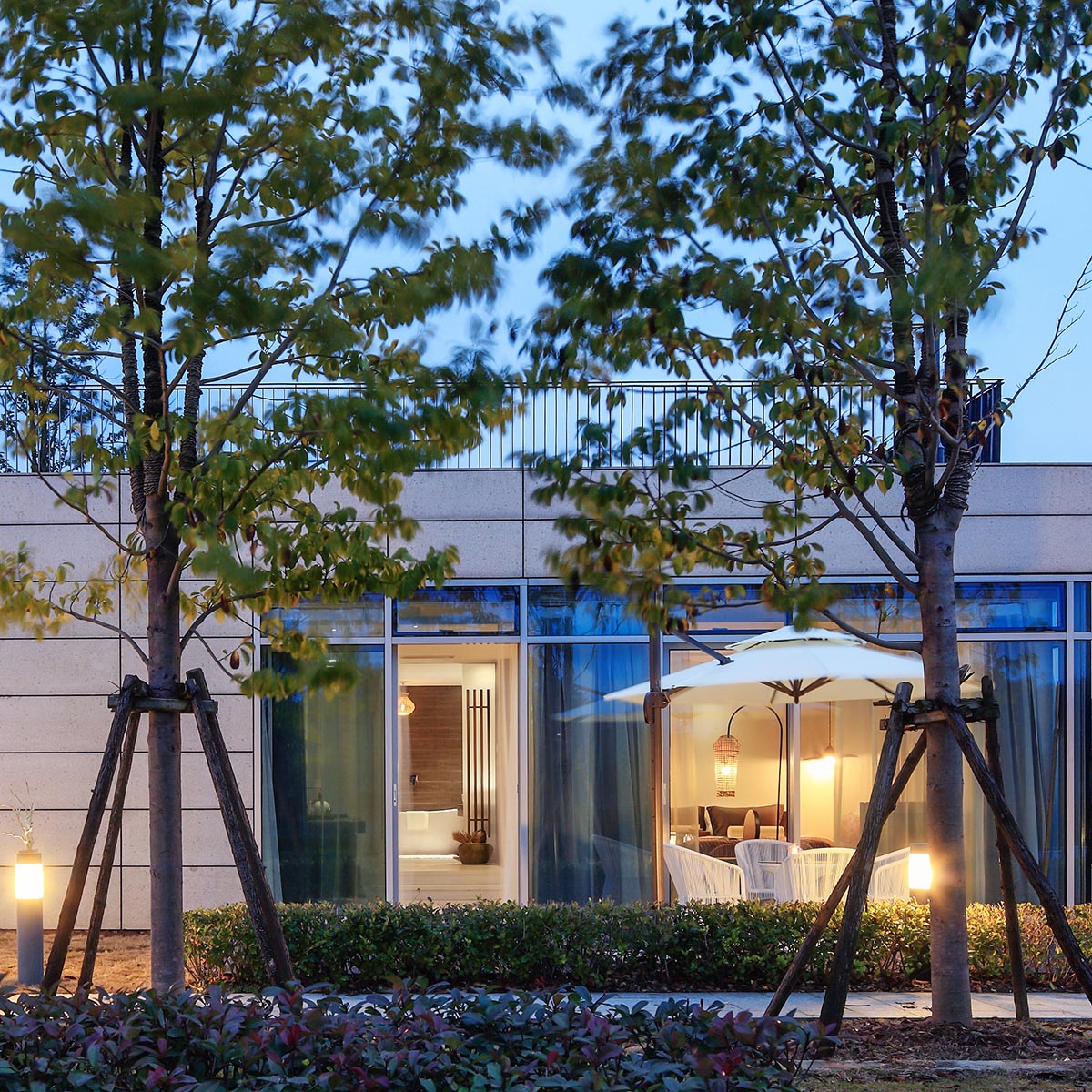 The Ripple Hotel and its furnitures are completely made up of wood and bamboo designed by Li Xiang