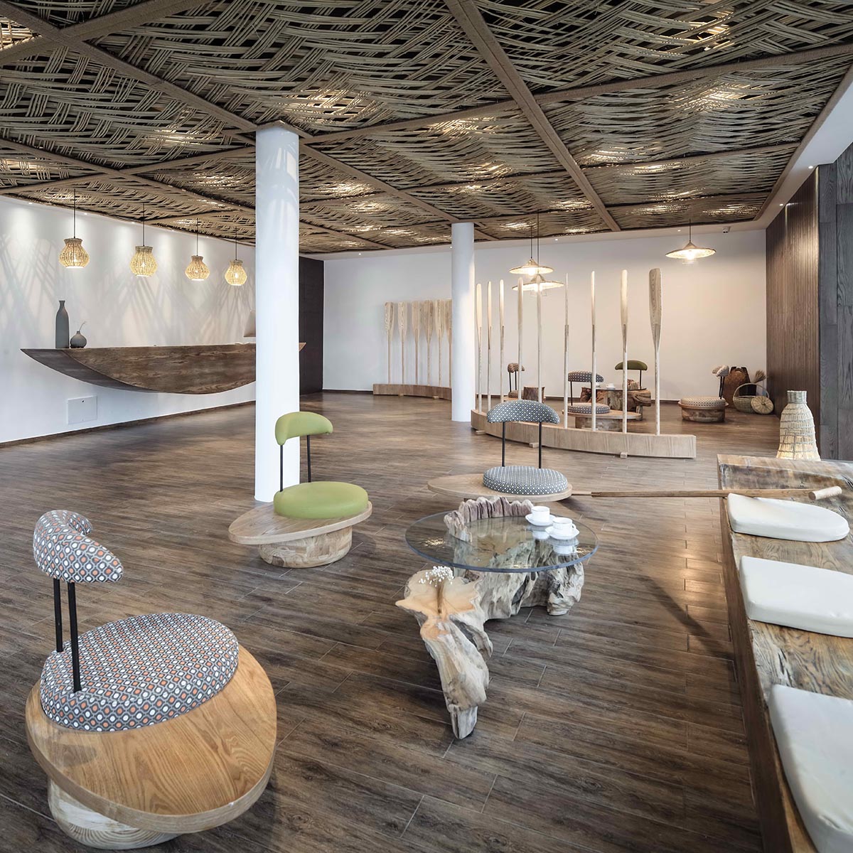 The Ripple Hotel and its furnitures are completely made up of wood and bamboo designed by Li Xiang