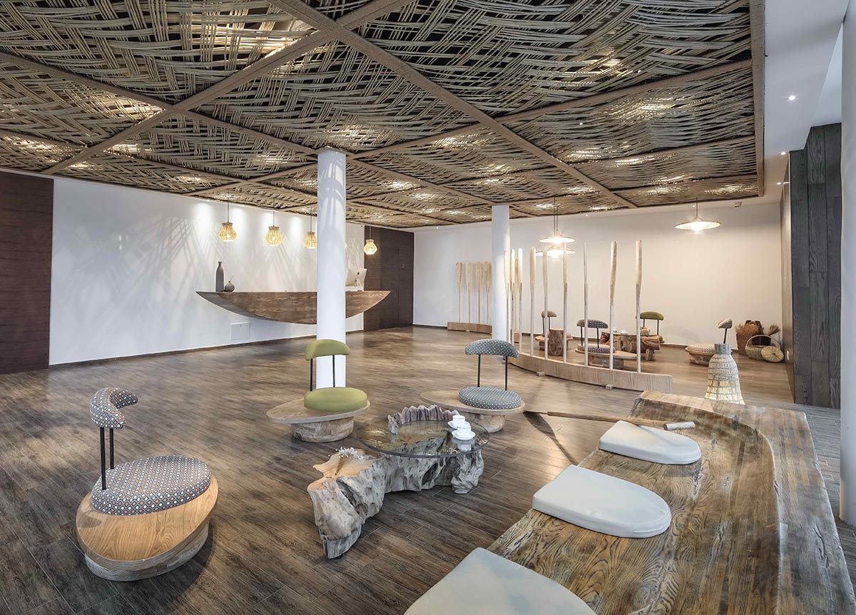 The Ripple Hotel and its furnitures are completely made up of wood and bamboo designed by Li Xiang