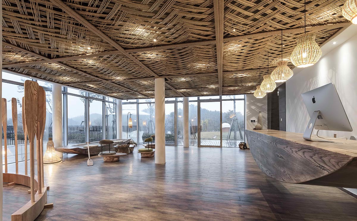 The Ripple Hotel and its furnitures are completely made up of wood and bamboo designed by Li Xiang