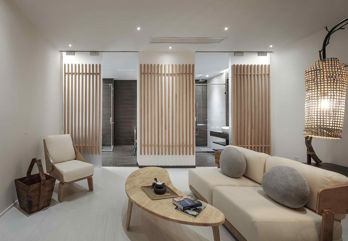 The Ripple Hotel and its furnitures are completely made up of wood and bamboo designed by Li Xiang