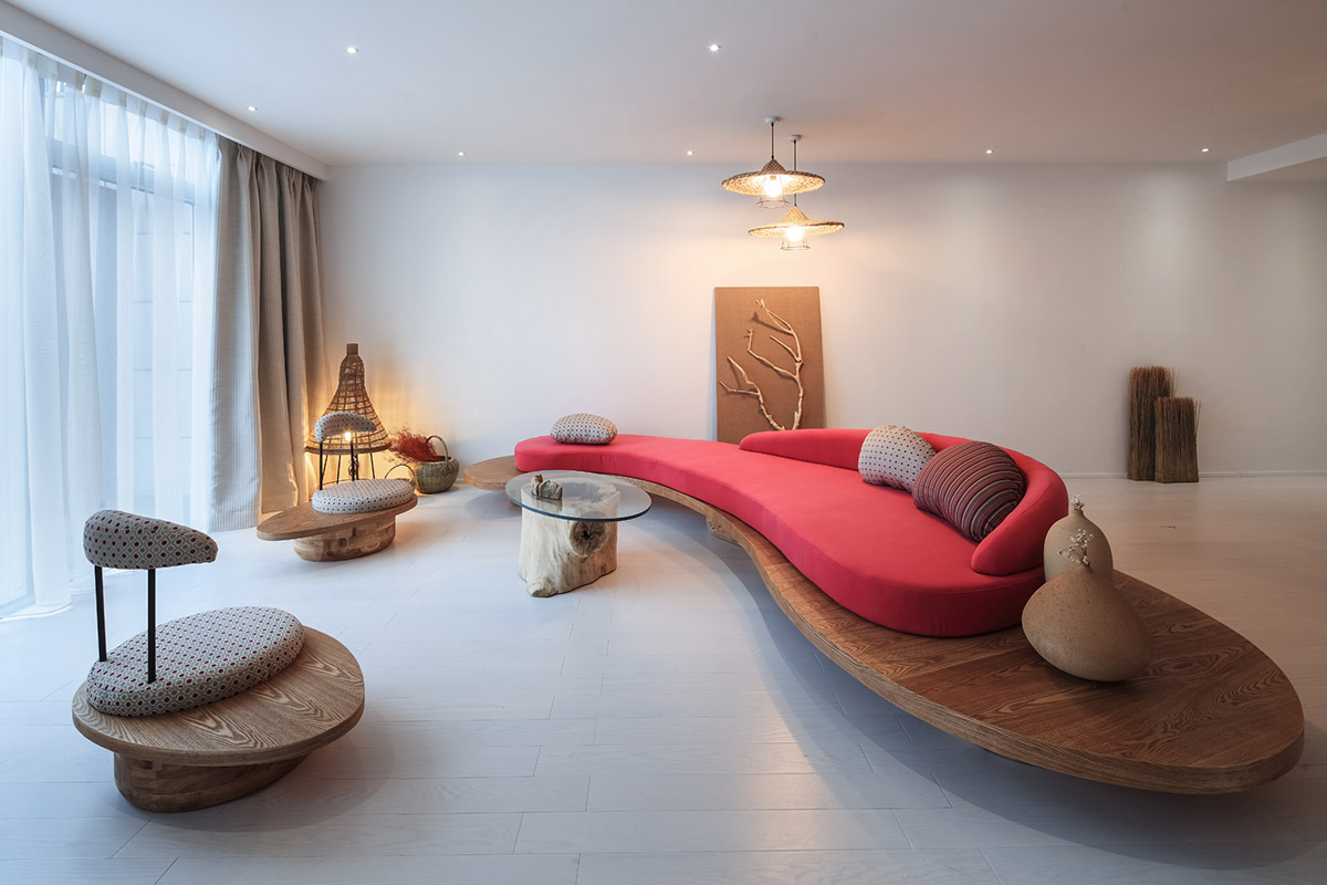 The Ripple Hotel and its furnitures are completely made up of wood and bamboo designed by Li Xiang