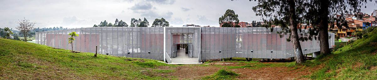 El Equipo Mazzanti designed an open geometric structure that can be expanded by Marinilla people