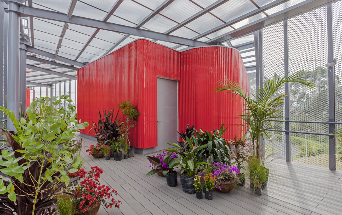 El Equipo Mazzanti designed an open geometric structure that can be expanded by Marinilla people