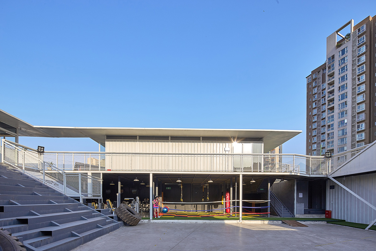 HAD+Epos Architects combine a series of white steel boxes for Black Box Gym in China