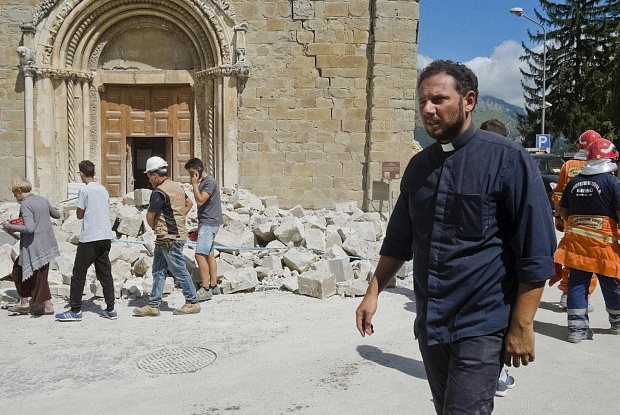 Italian museums donate ticket sales on Sunday to earthquake rescue efforts