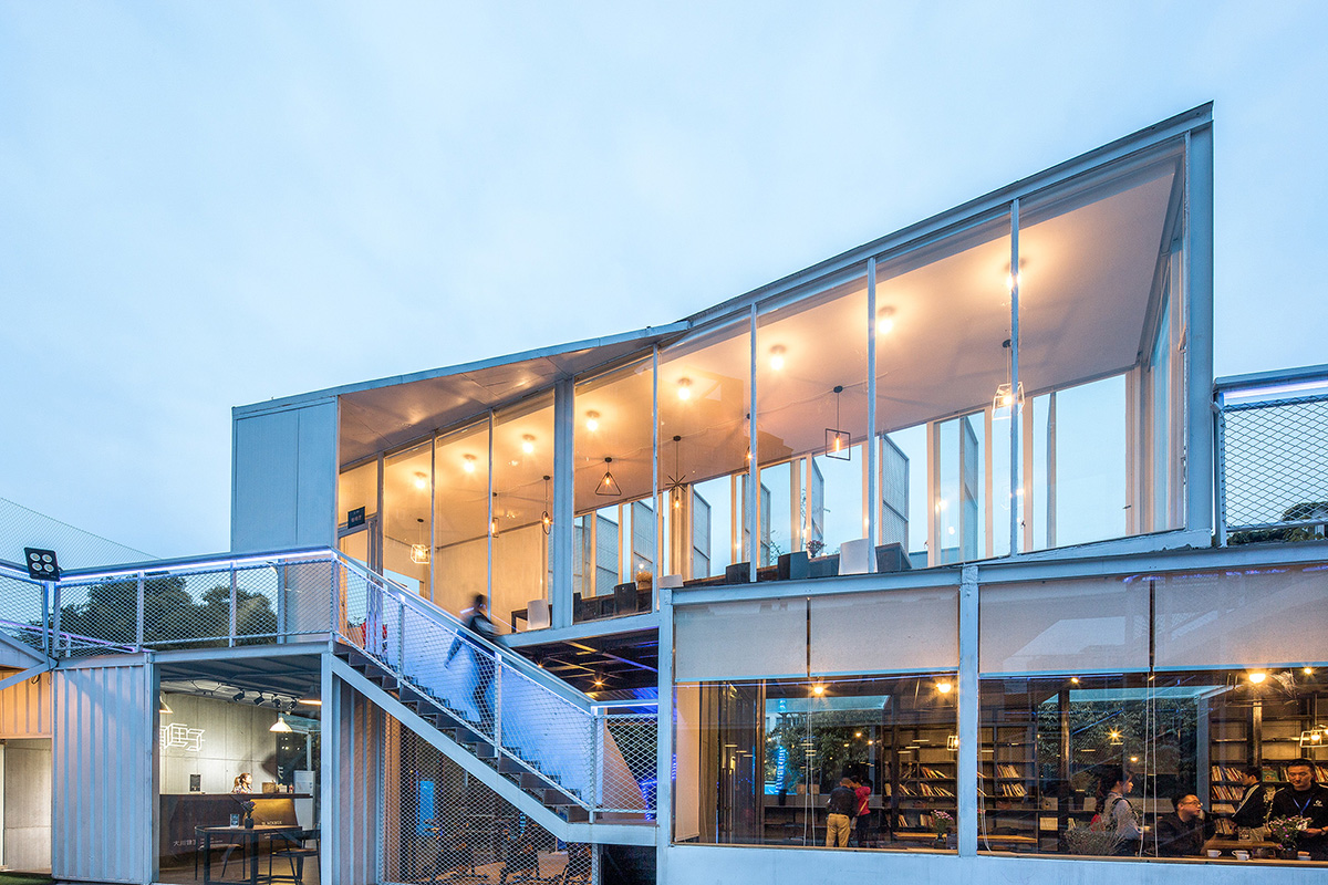 HAD+Epos Architects combine a series of white steel boxes for Black Box Gym in China