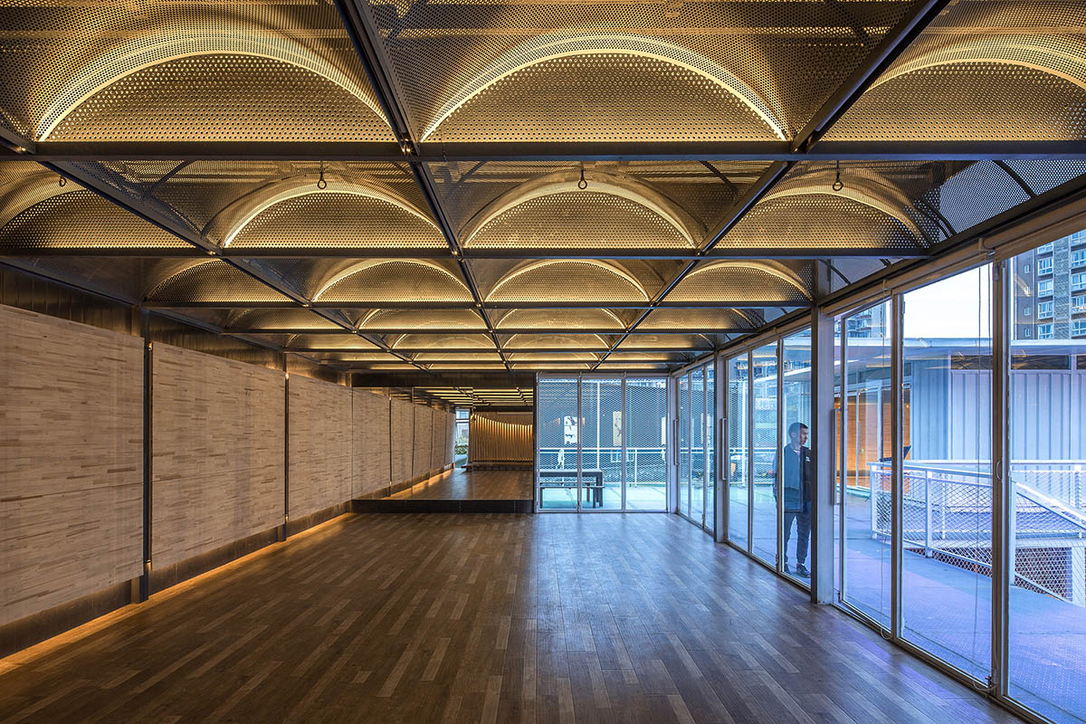 HAD+Epos Architects combine a series of white steel boxes for Black Box Gym in China