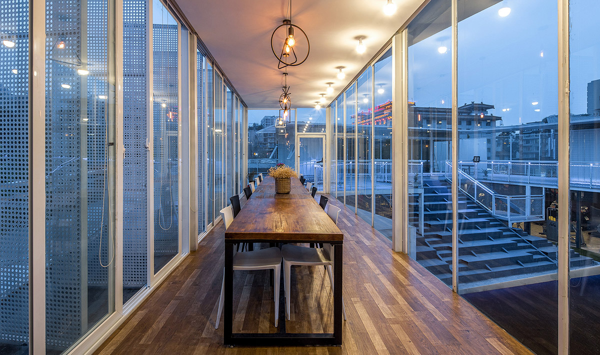 HAD+Epos Architects combine a series of white steel boxes for Black Box Gym in China