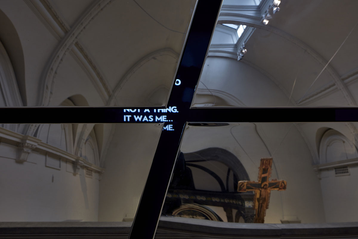 Tabanlıoğlu Architects anatomizes Madonna in a Fur Coat novel with a 13-metre-long mirrored black box