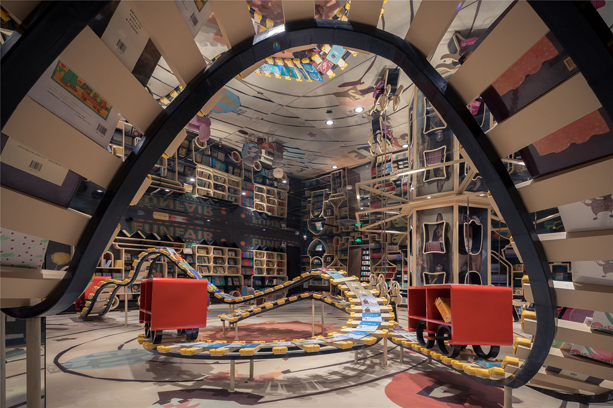 Li Xiang creates Zhongshuge Hangzhou, a forest of books theatrically arranged in China
