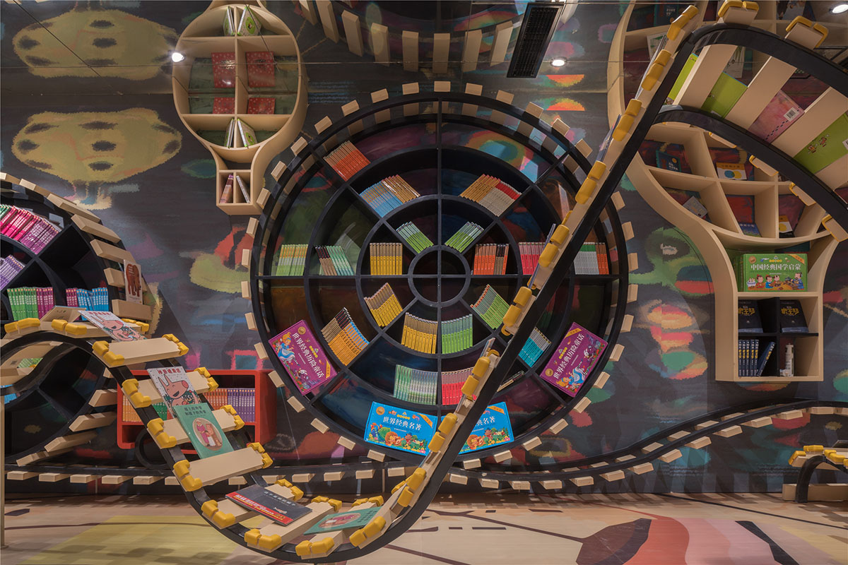 Li Xiang creates Zhongshuge Hangzhou, a forest of books theatrically arranged in China