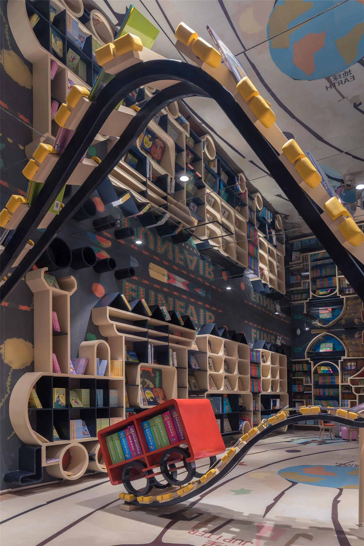 Li Xiang creates Zhongshuge Hangzhou, a forest of books theatrically arranged in China