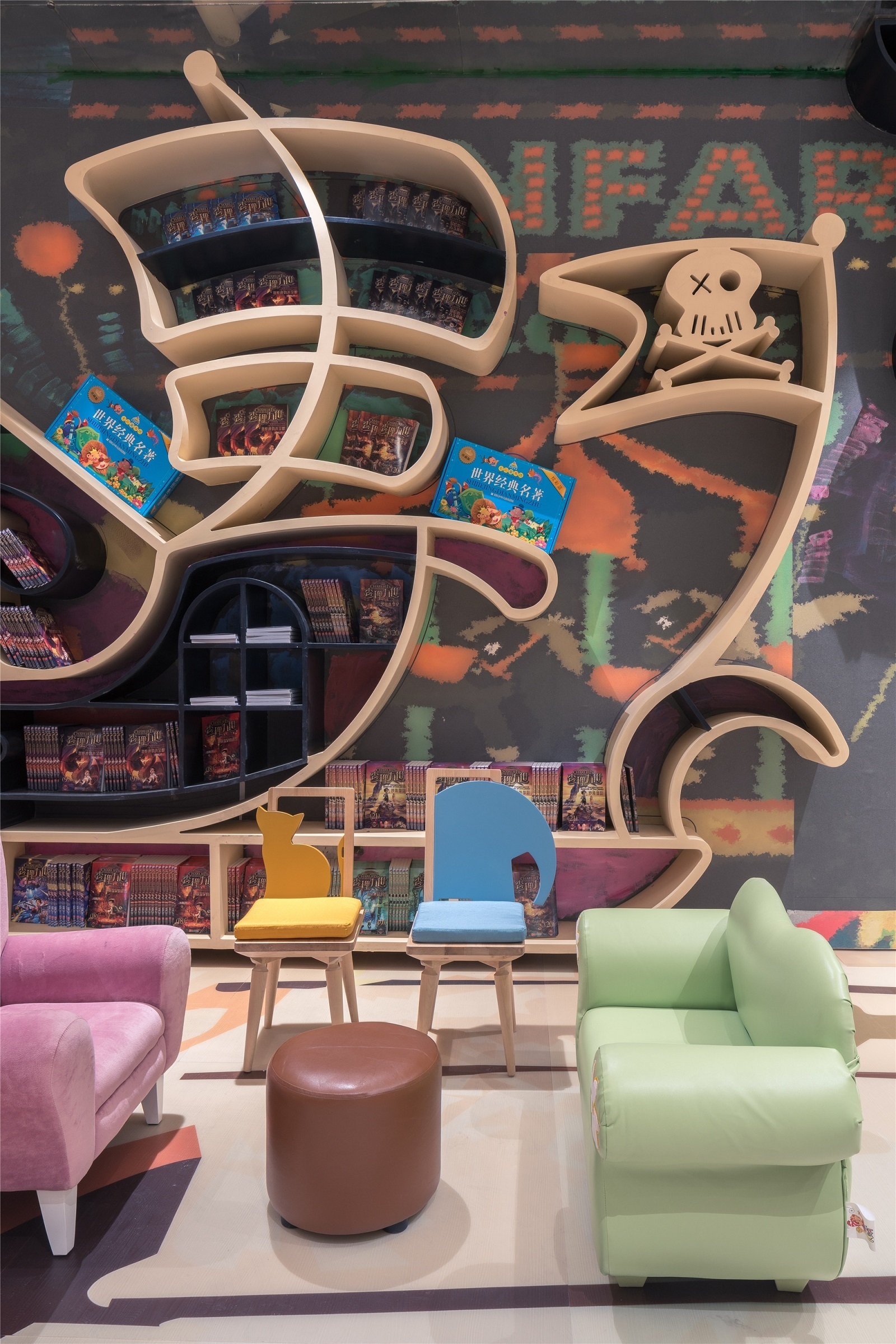 Li Xiang creates Zhongshuge Hangzhou, a forest of books theatrically arranged in China