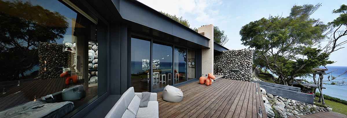 A rocky house in Eastern Taiwan uses traditional native architectural technique of A’tolan