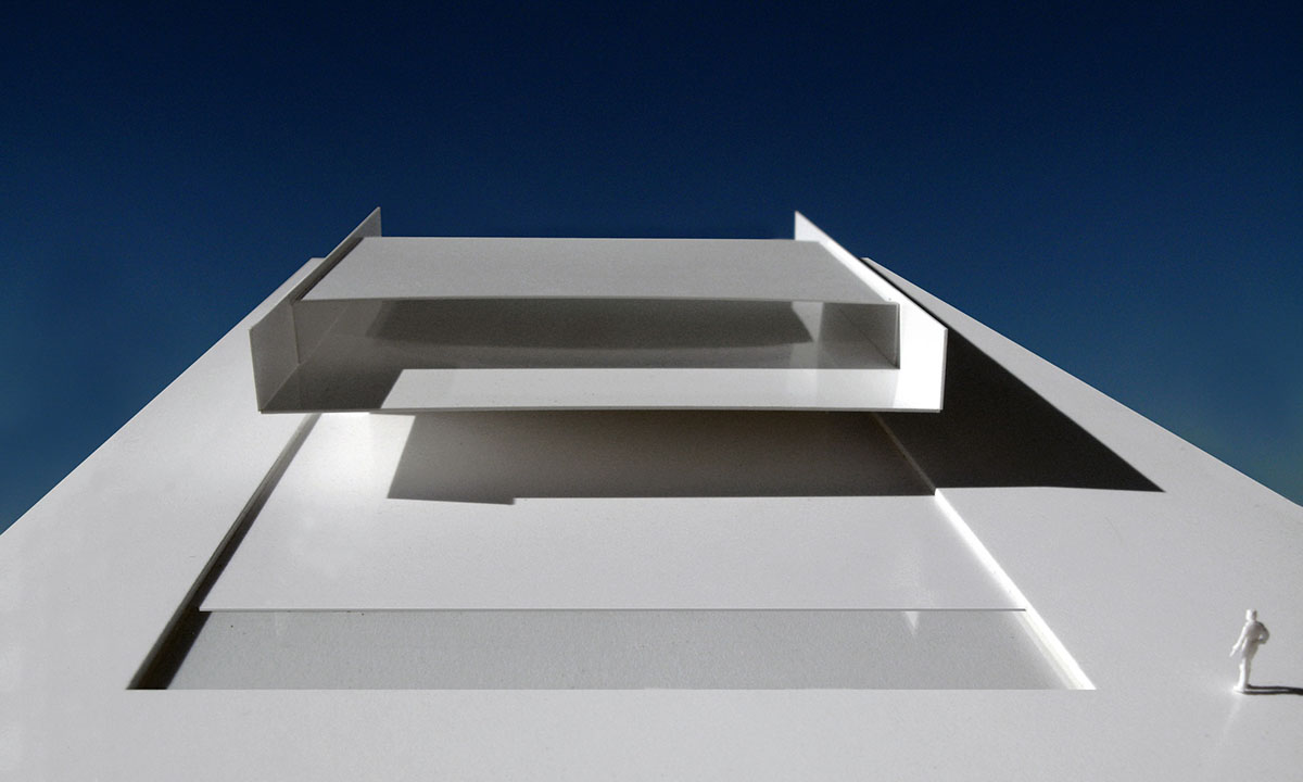 Aluminium House&rsquo;s dramatic cantilever produces one-storey effect designed by Fran Silvestre