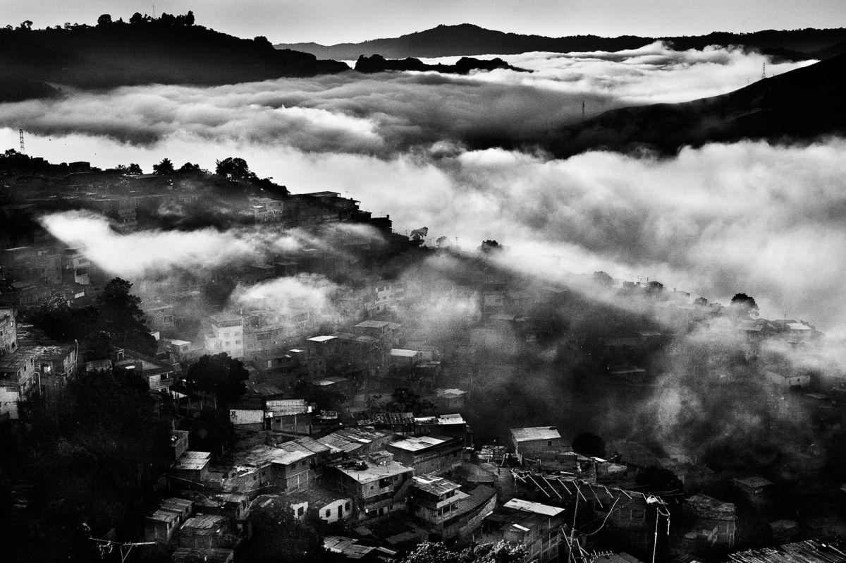 Top-Down, Bottom-up Urban Design between Le Corbusier and Jane Jacobs