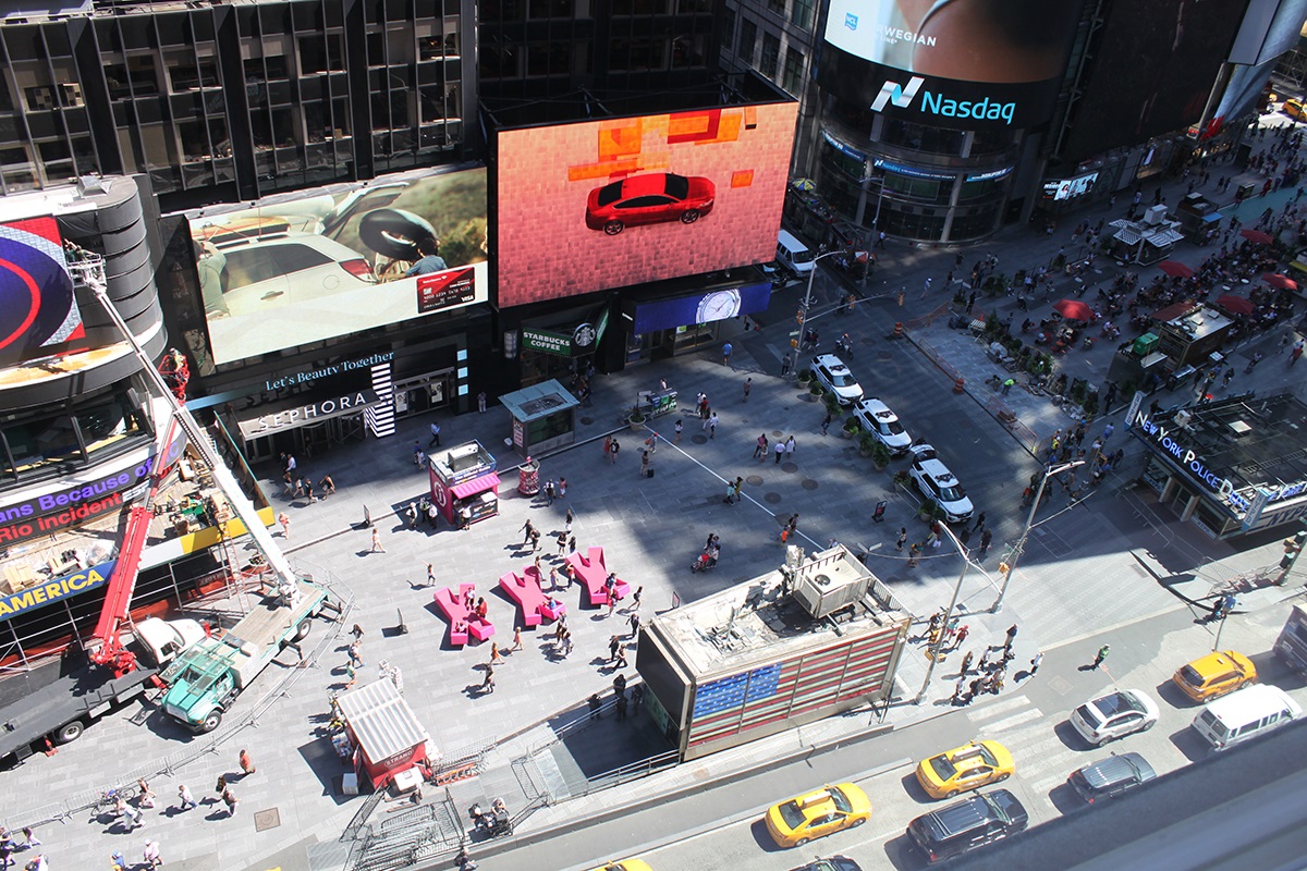 Jürgen Mayer H revives New York Times Square with X-shaped outdoor loungers